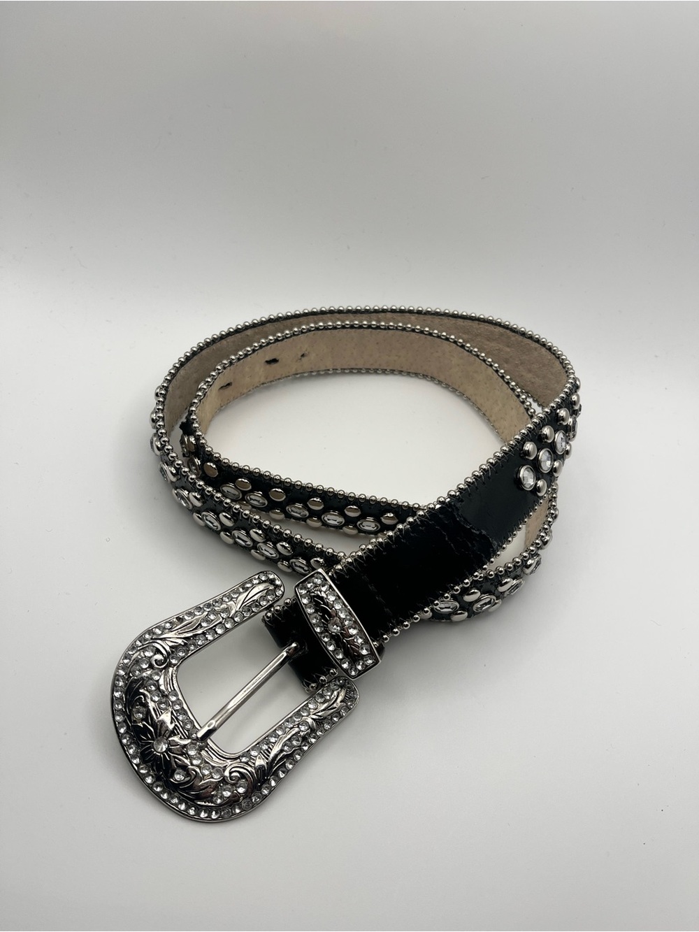 Vintage Y2K Rhinestone Studded Western
Belt Black Leather Silver Engraved Buckle